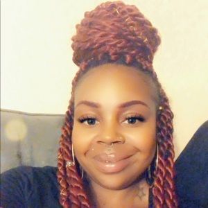 Meet your Posher, Ebony